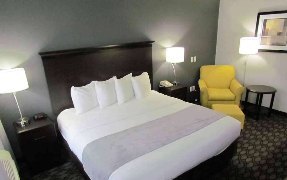 Oak Hill Inn & Suites