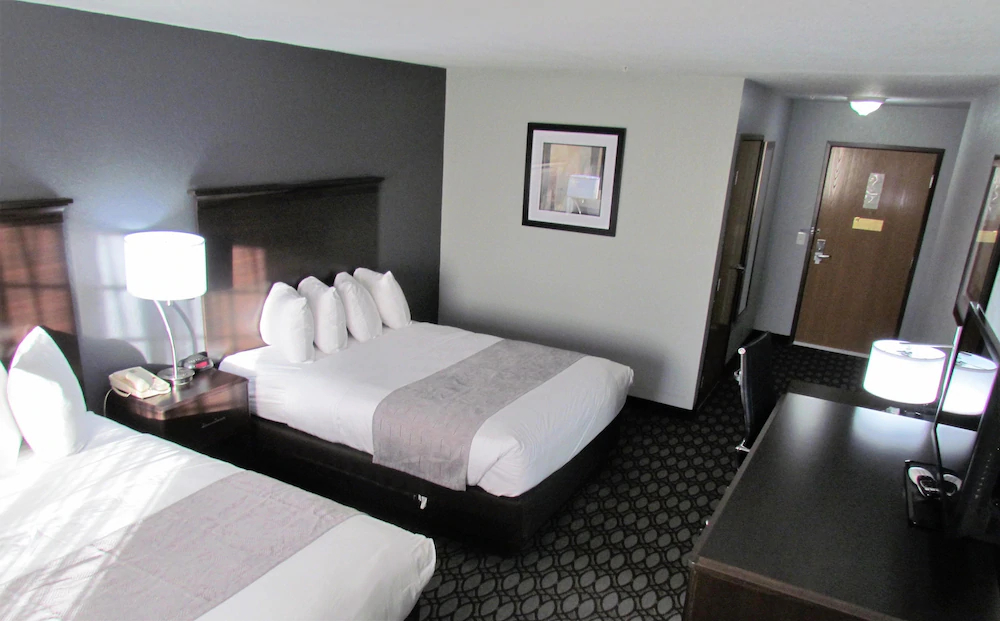 Oak Hill Inn & Suites
