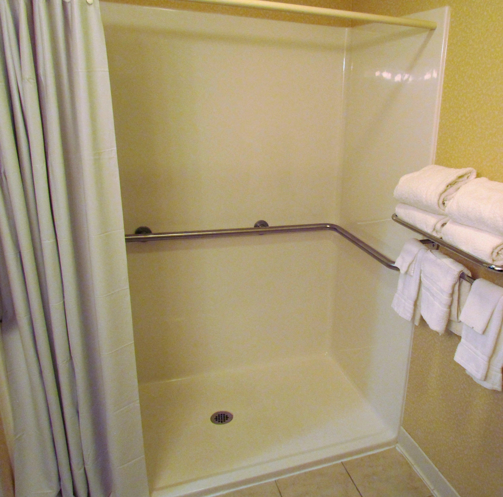 Oak Hill Inn & Suites