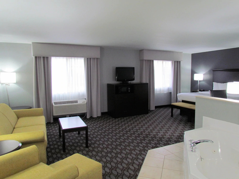 Oak Hill Inn & Suites