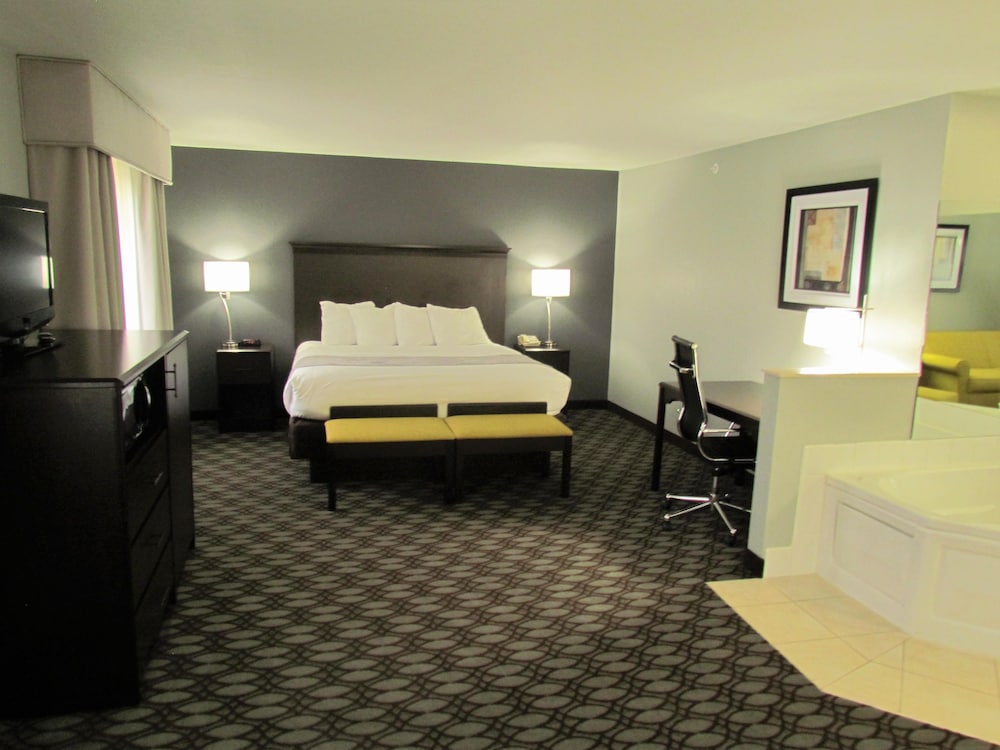 Oak Hill Inn & Suites