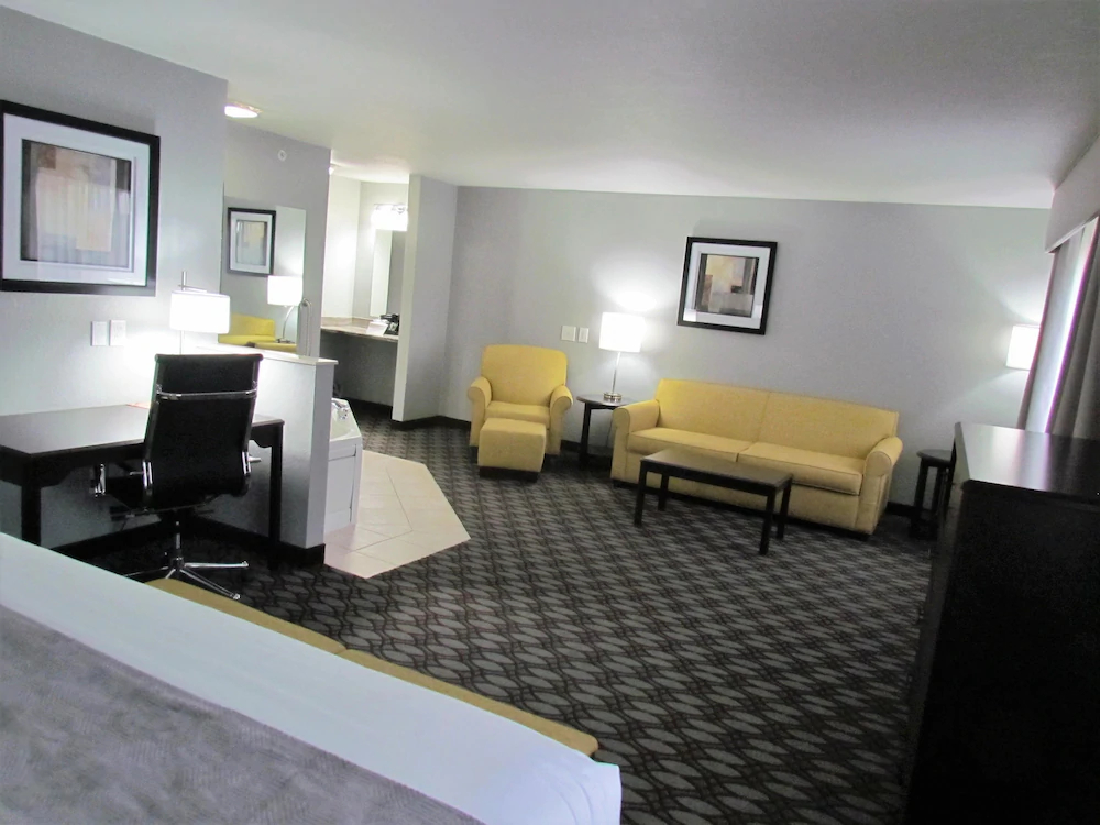 Oak Hill Inn & Suites