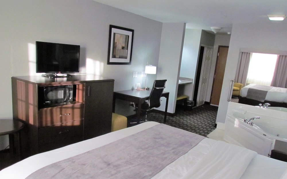 Oak Hill Inn & Suites