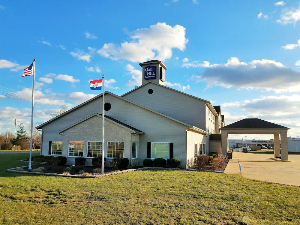 Oak Hill Inn & Suites