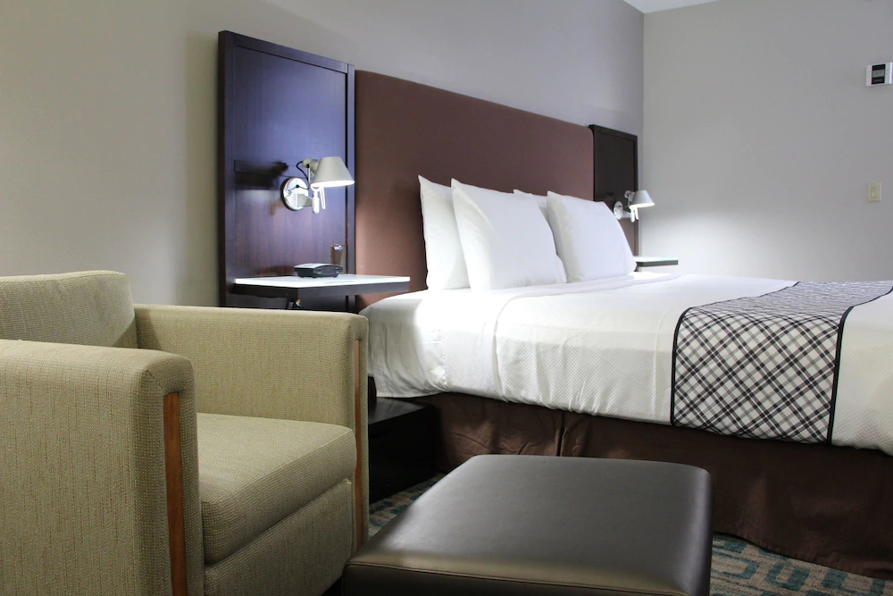 Westbridge Inn & Suites