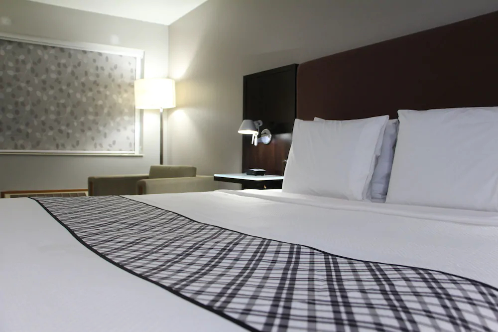 Westbridge Inn & Suites