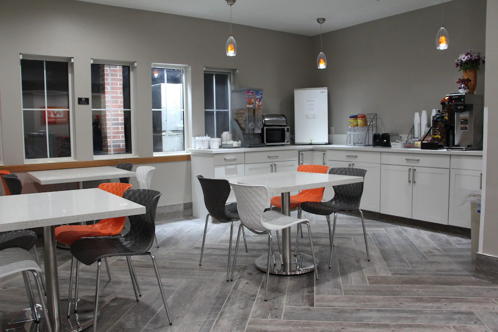 Westbridge Inn & Suites