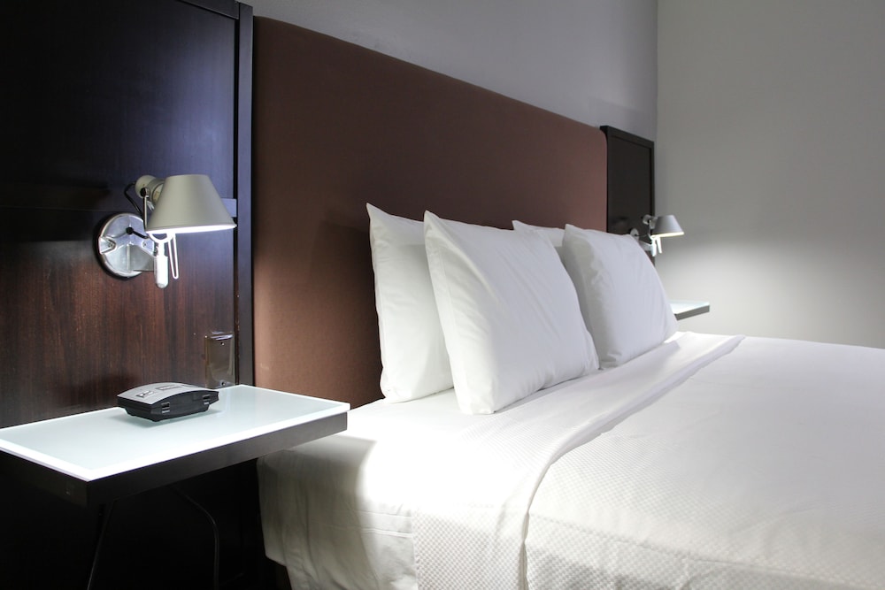 Westbridge Inn & Suites