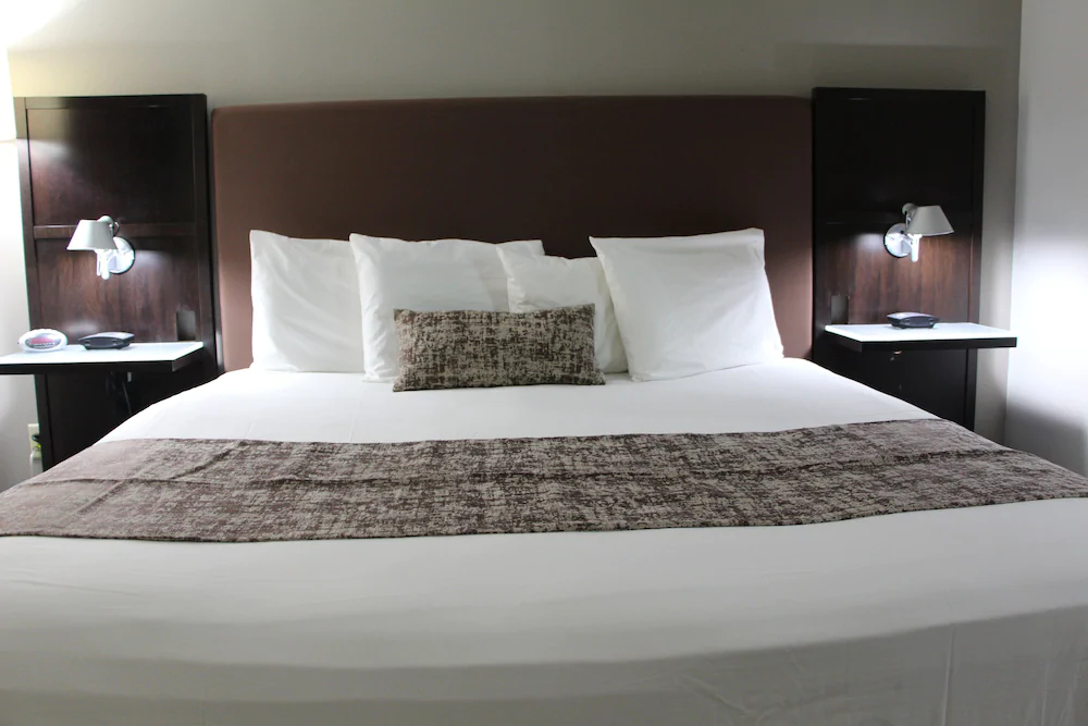 Westbridge Inn & Suites