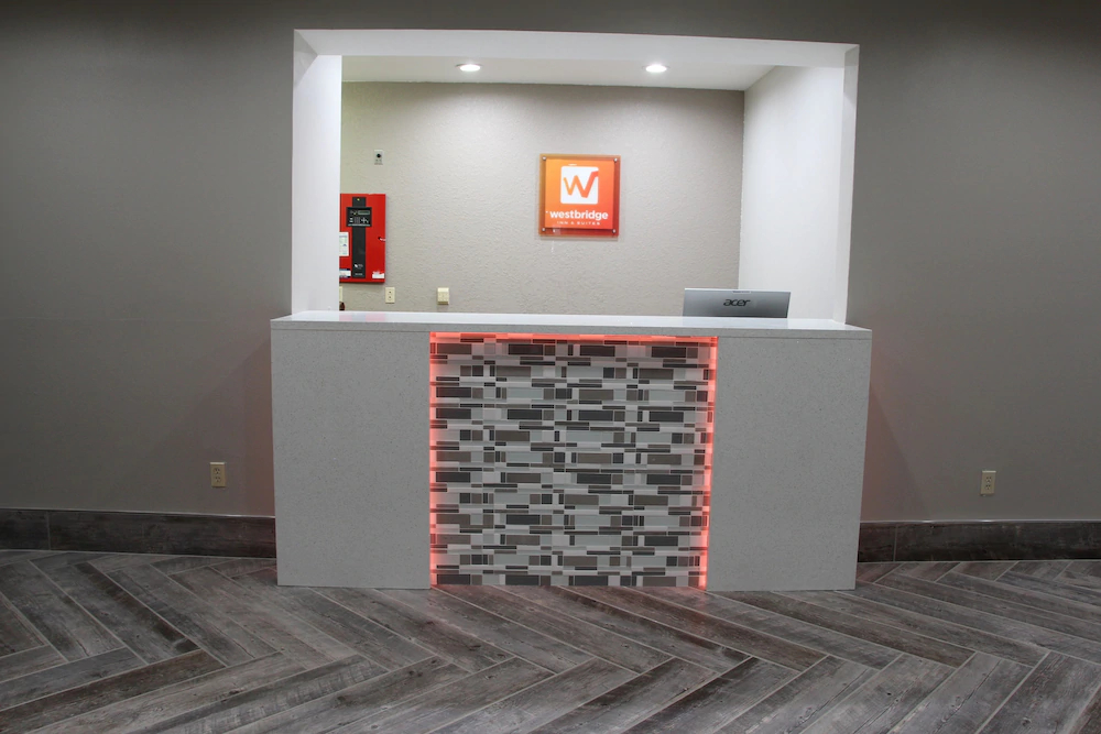 Westbridge Inn & Suites