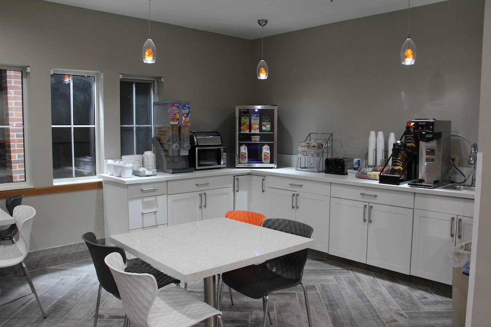 Westbridge Inn & Suites