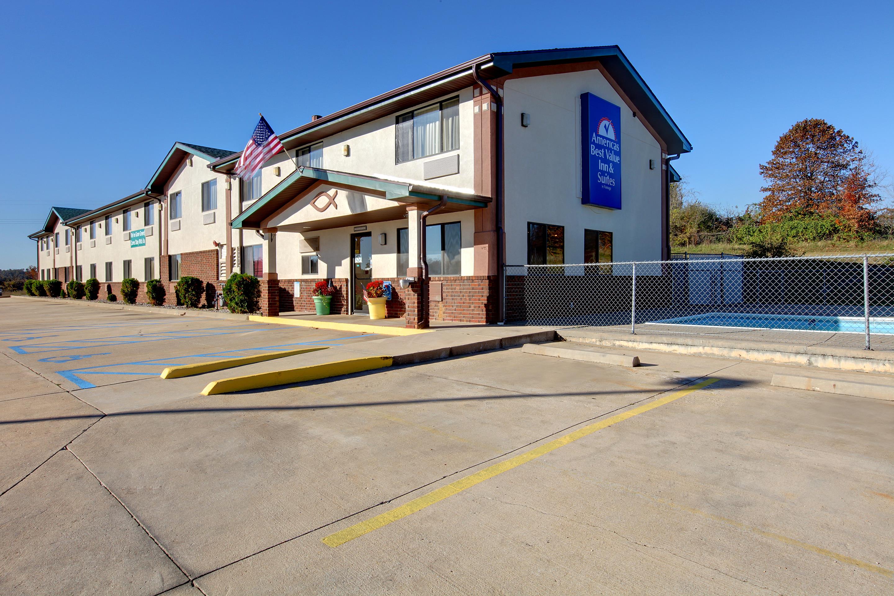Cassville Four Seasons Inn & Suites