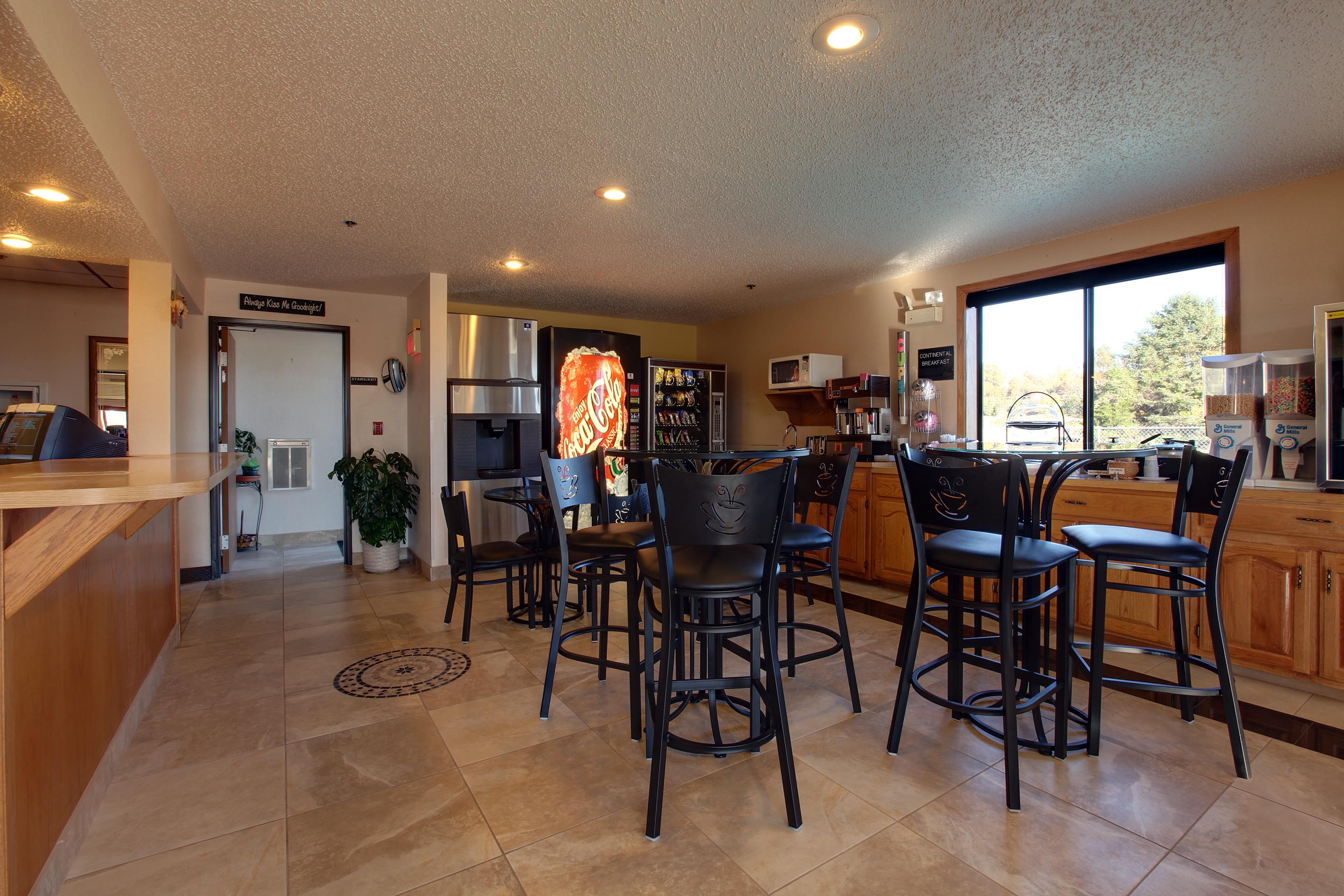 Cassville Four Seasons Inn & Suites