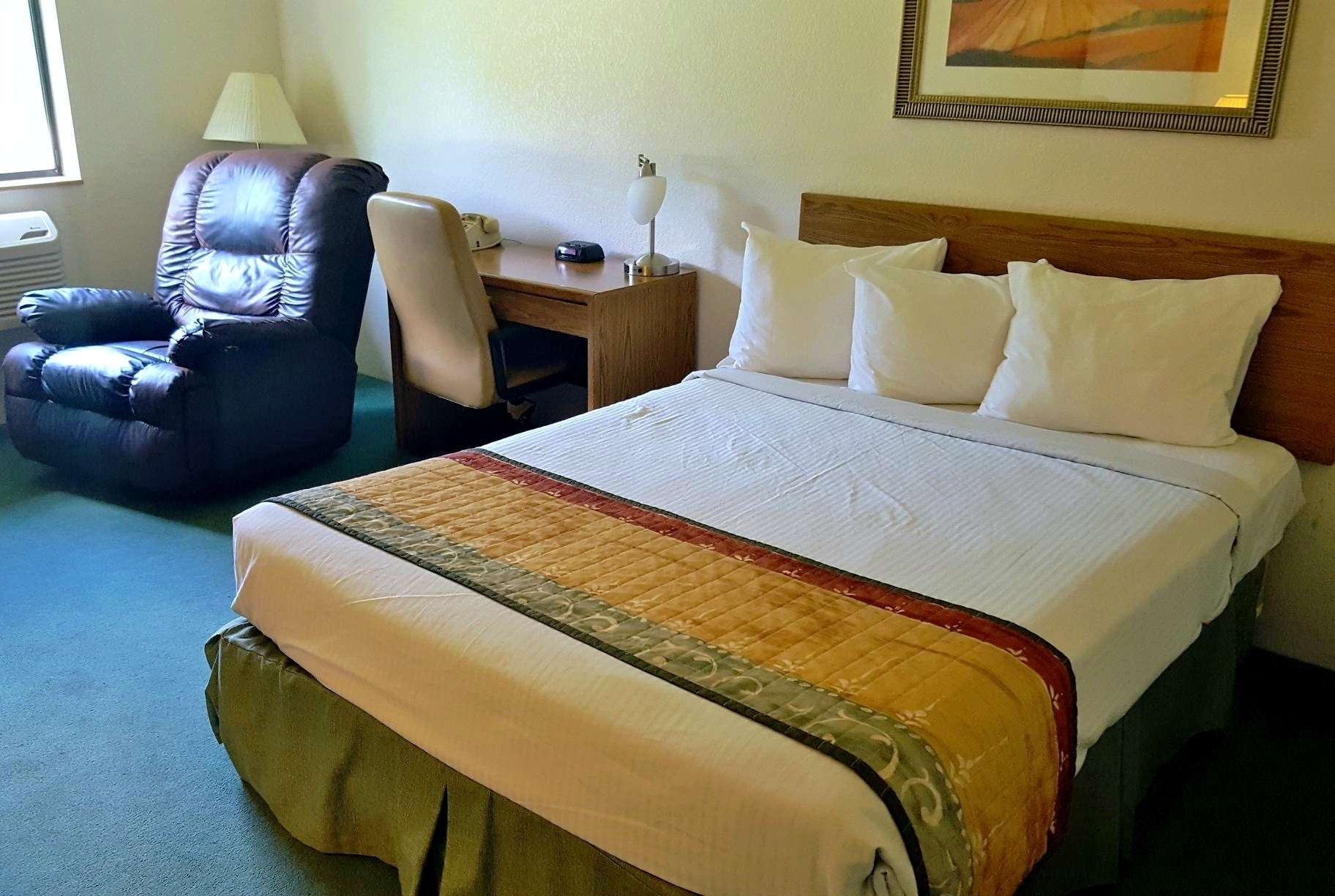 Cassville Four Seasons Inn & Suites