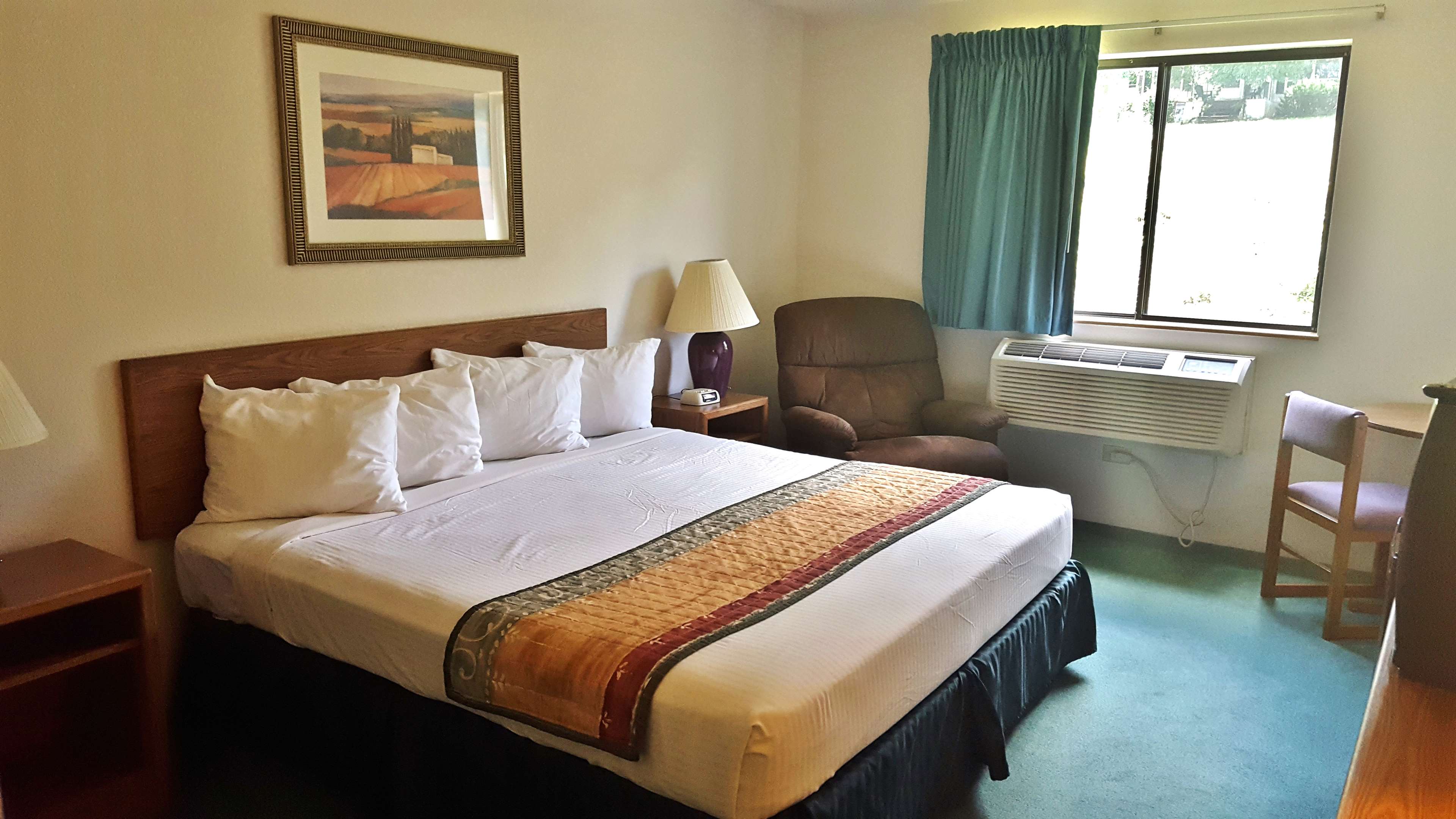 Cassville Four Seasons Inn & Suites