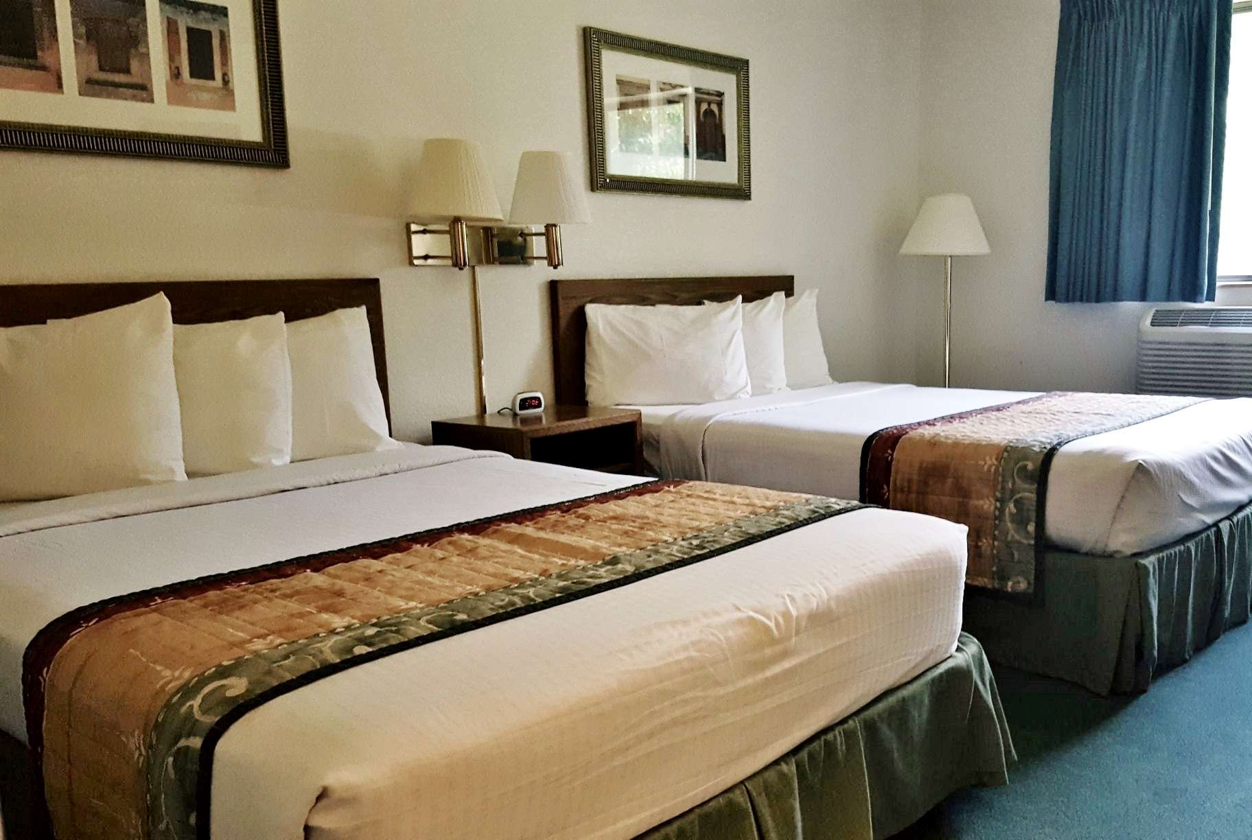 Cassville Four Seasons Inn & Suites