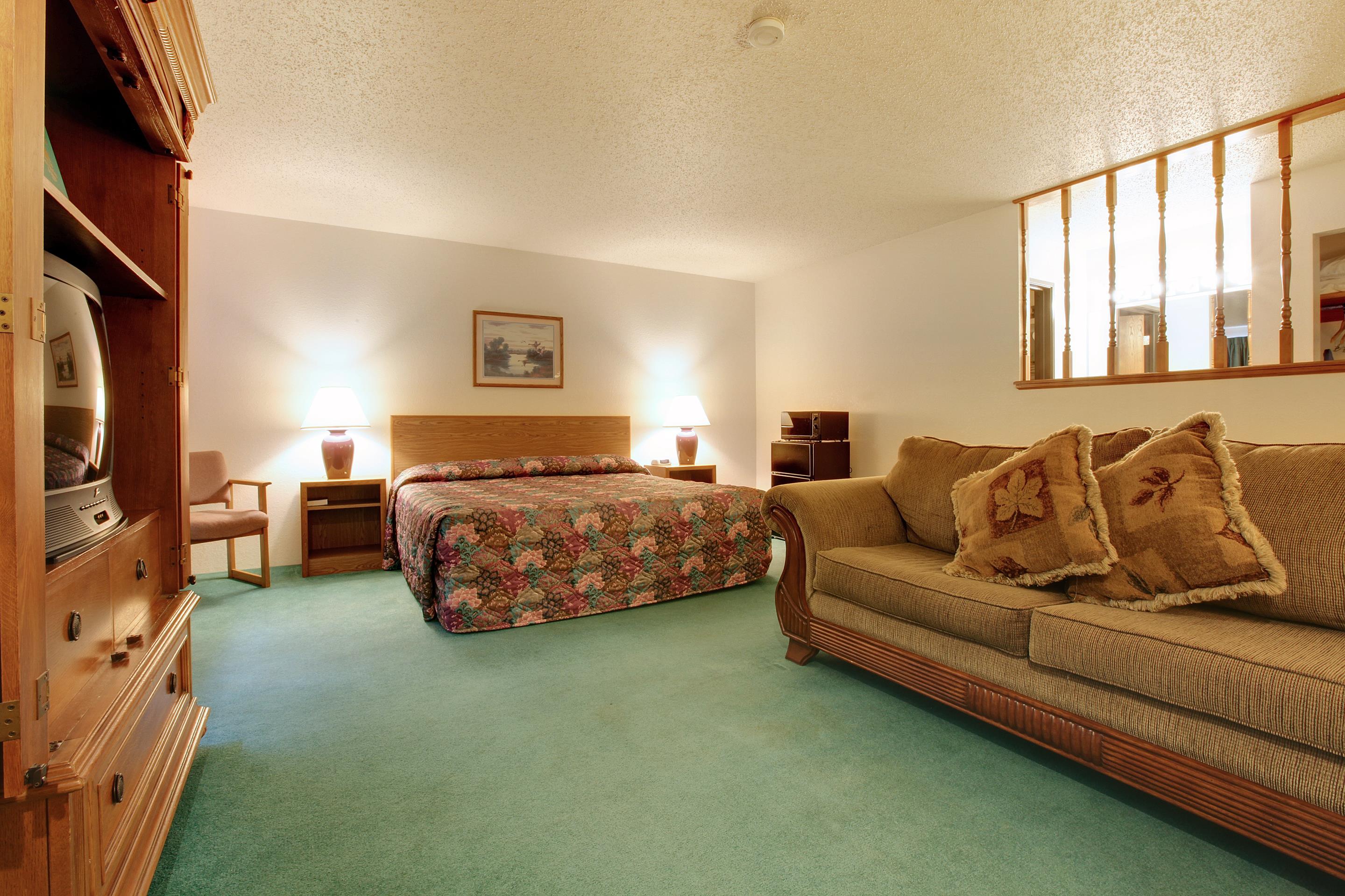 Cassville Four Seasons Inn & Suites