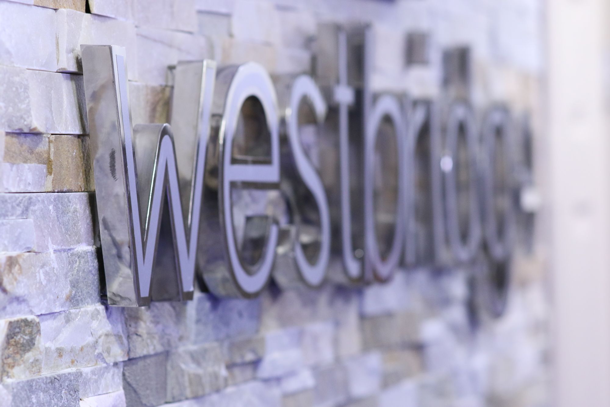 Westbridge Inn & Suites