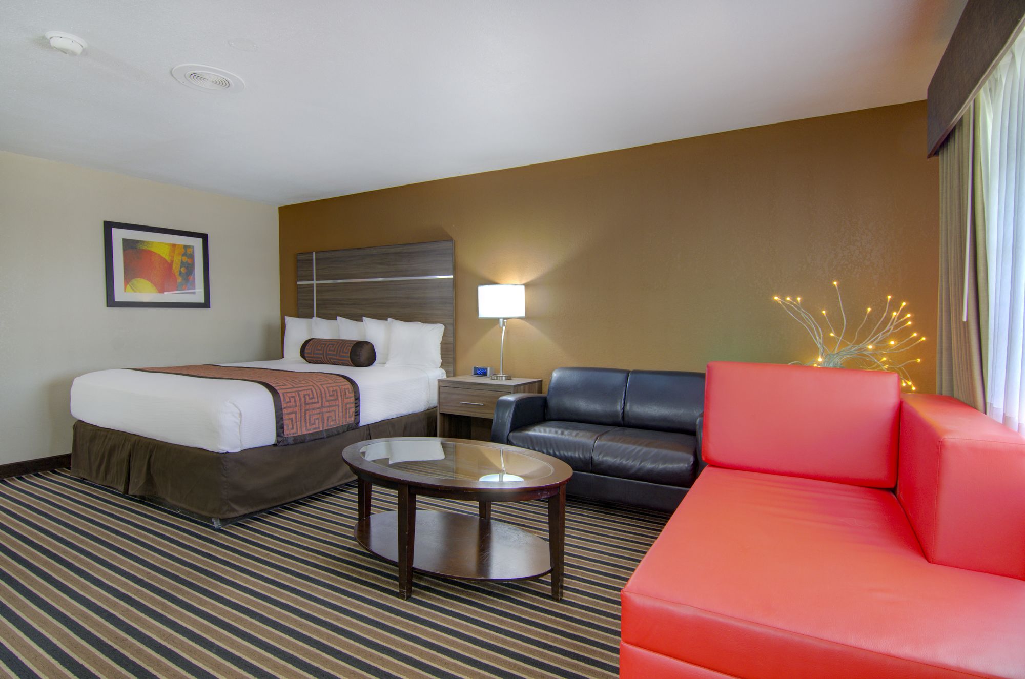 Westbridge Inn & Suites