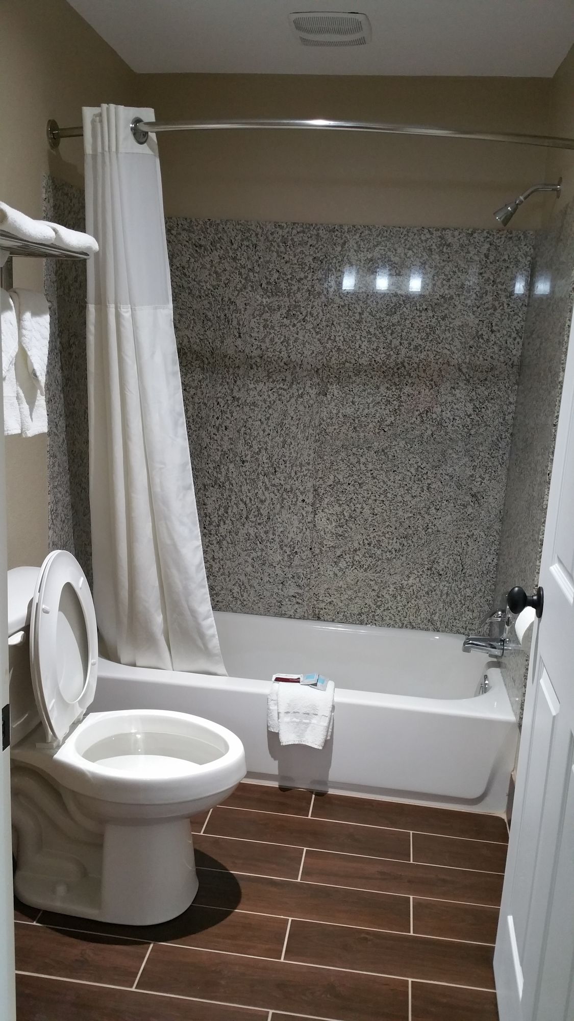 Westbridge Inn & Suites