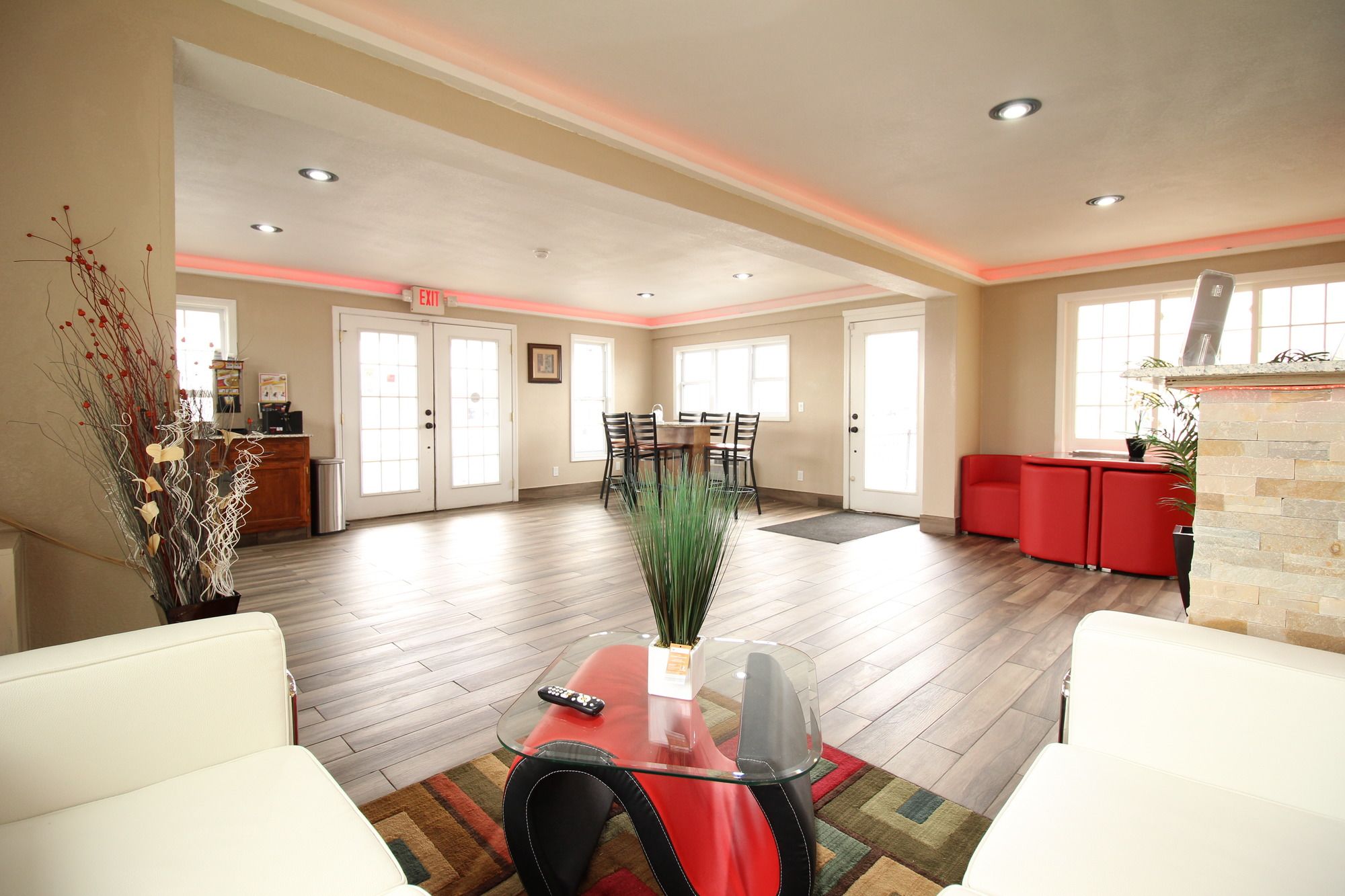 Westbridge Inn & Suites