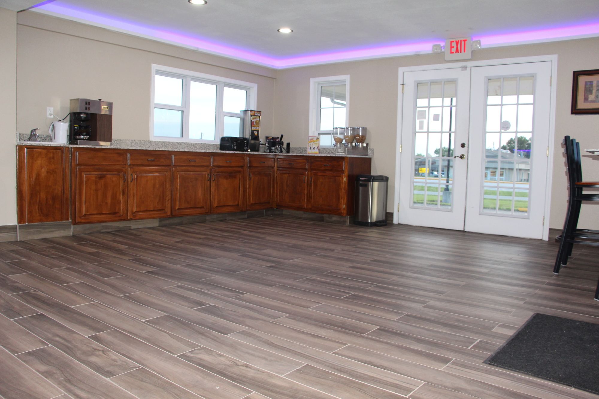 Westbridge Inn & Suites