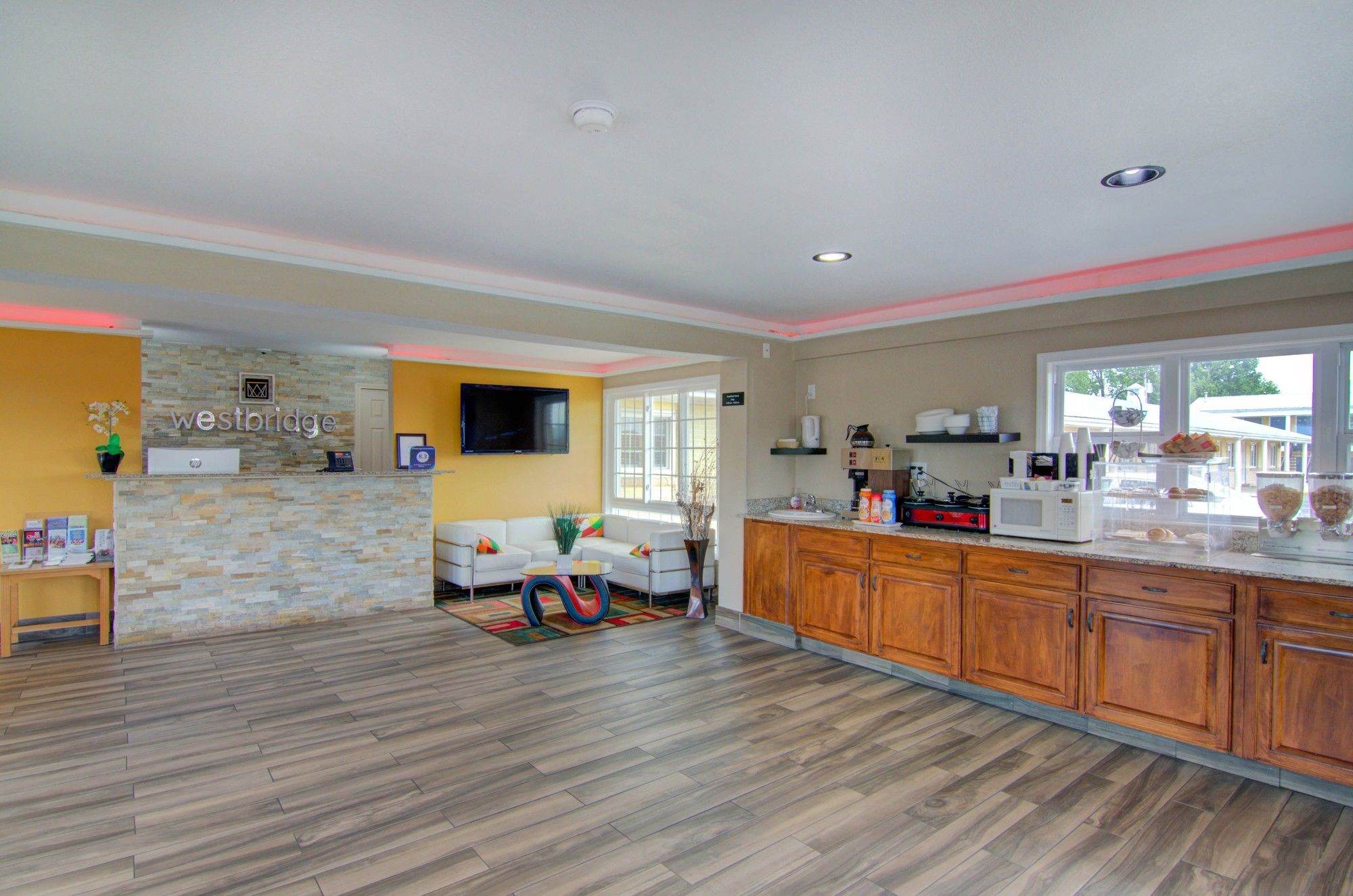 Westbridge Inn & Suites