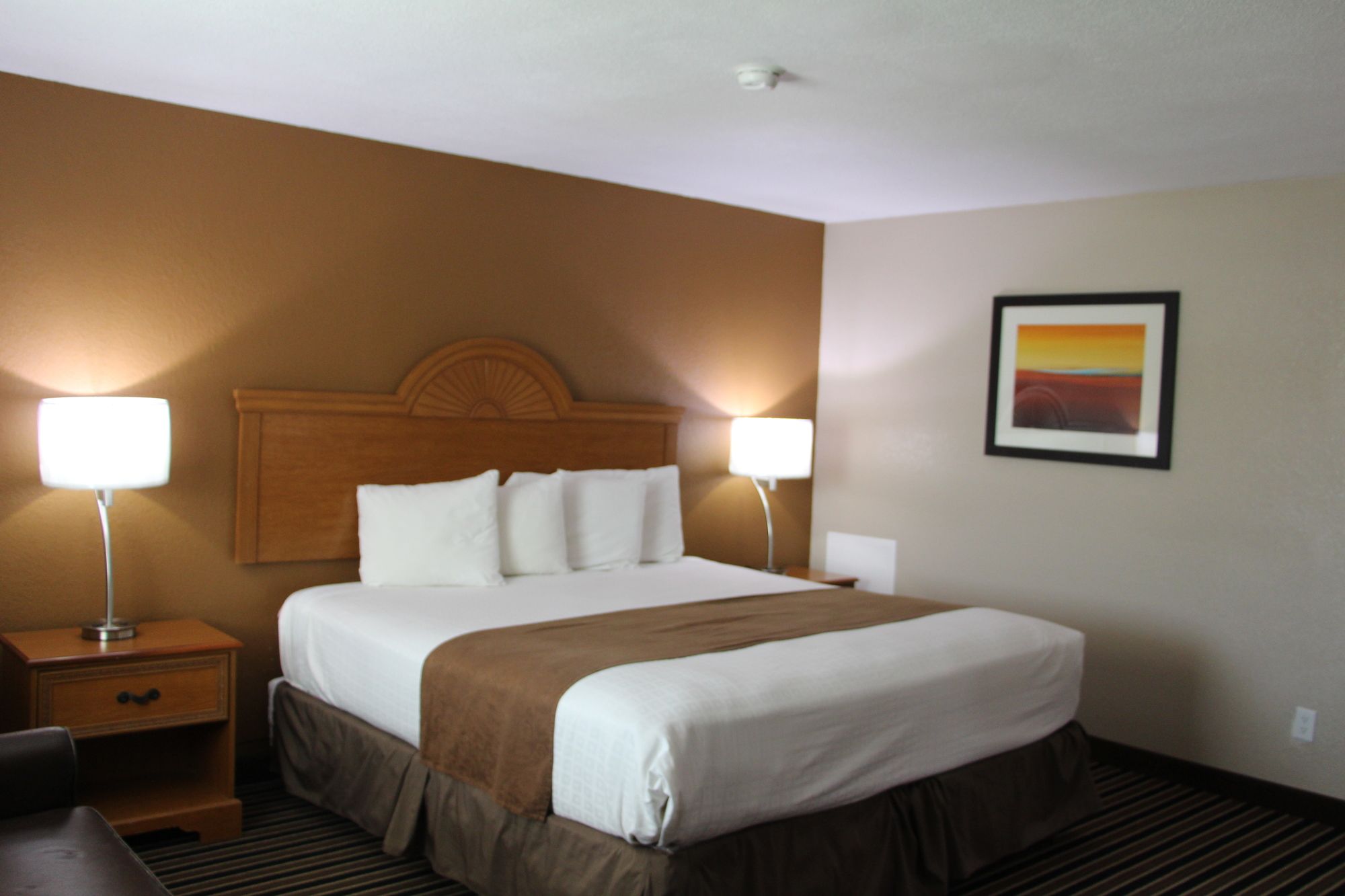 Westbridge Inn & Suites