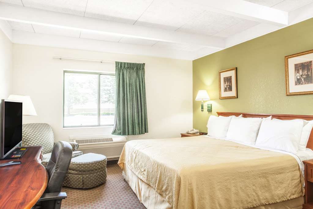 Days Inn by Wyndham Columbia I-70