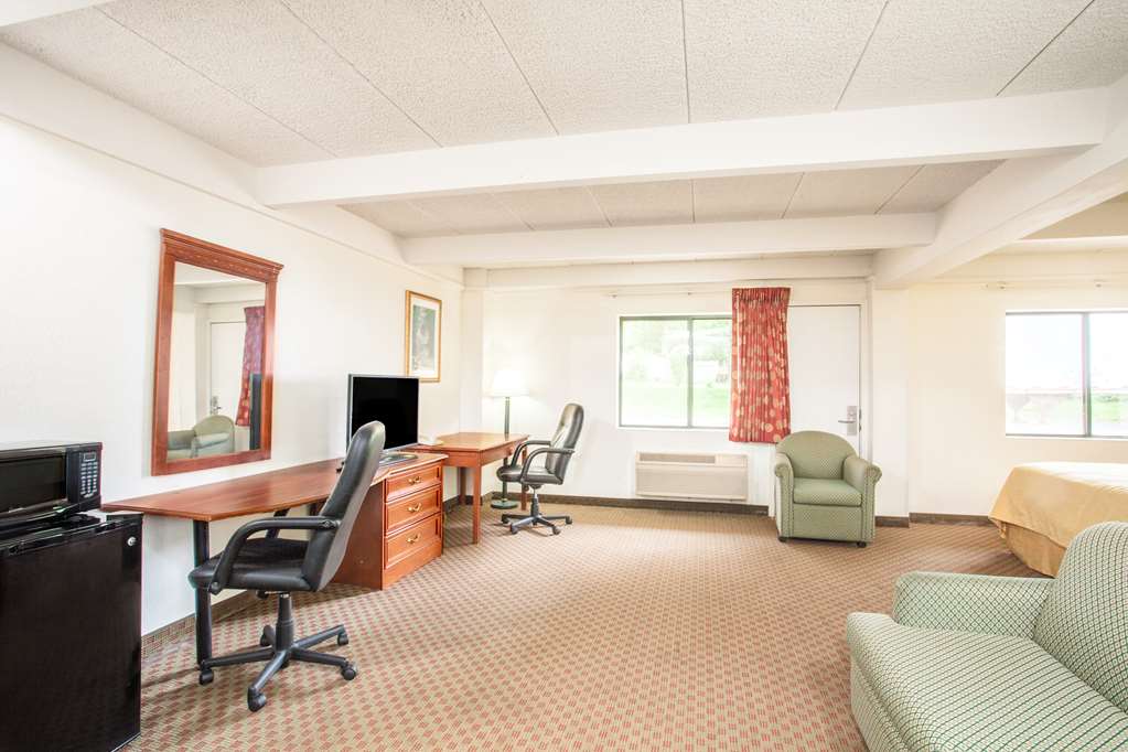 Days Inn by Wyndham Columbia I-70