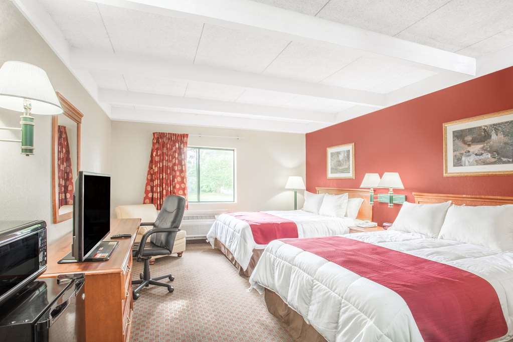 Days Inn by Wyndham Columbia I-70