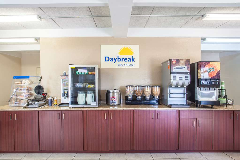 Days Inn by Wyndham Columbia I-70