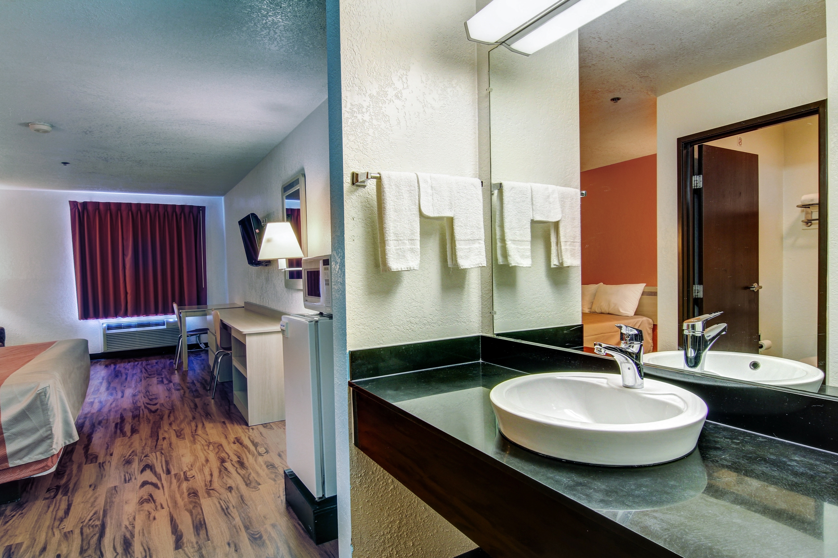 Motel 6 Columbia - East