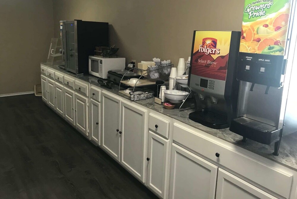 Motel 6 Concordia, MO