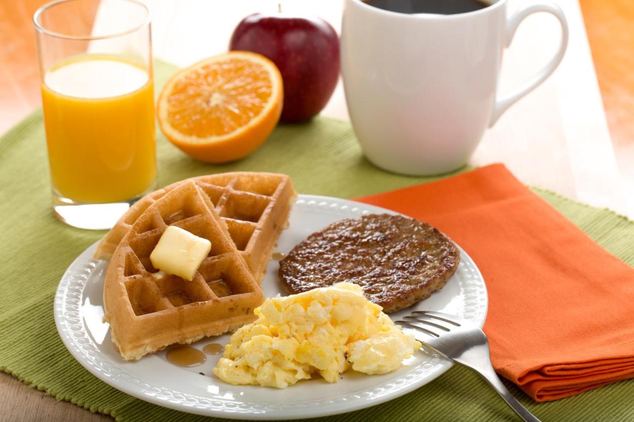 Heritage Inn & Suites St. Louis/Fenton, Trademark by Wyndham