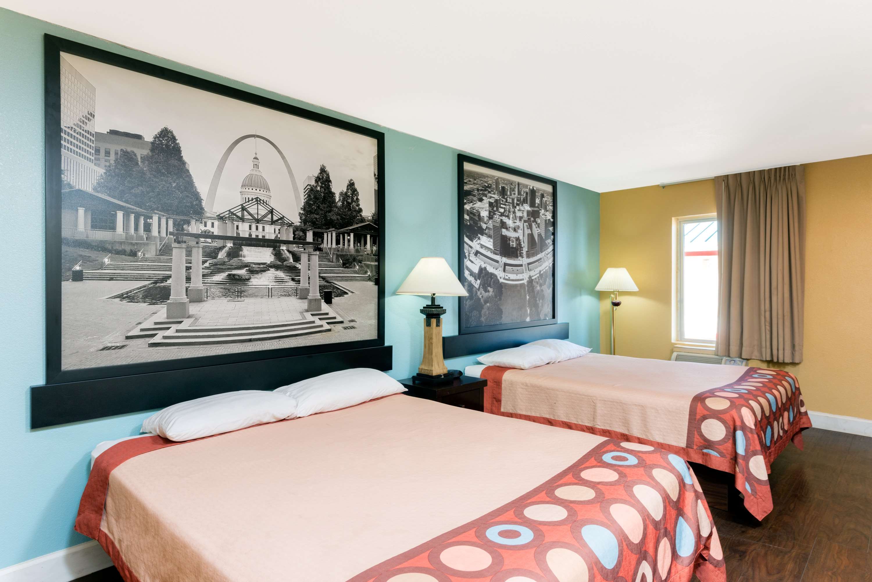 Super 8 by Wyndham Fenton/St. Louis Area