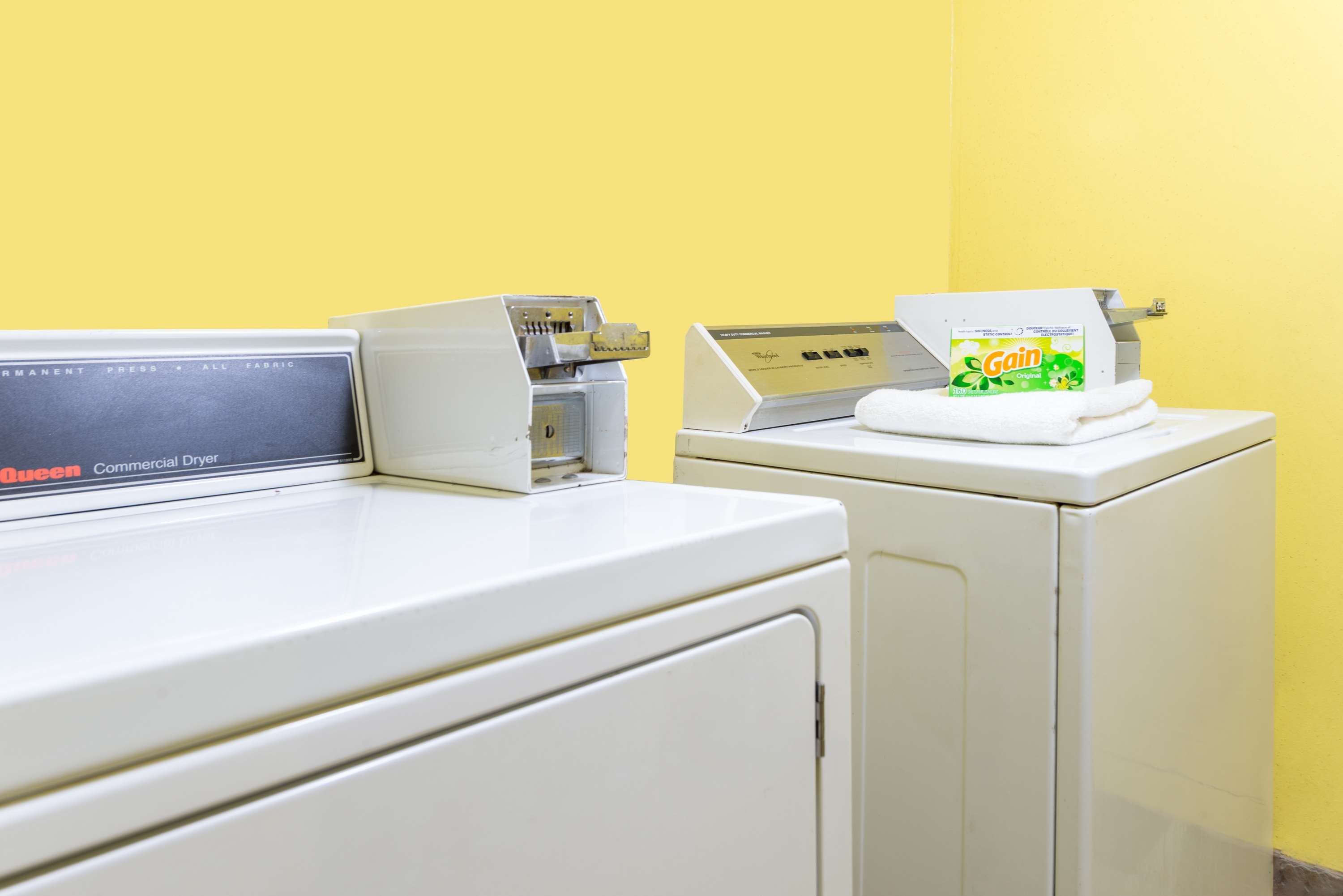 Super 8 by Wyndham Fenton/St. Louis Area