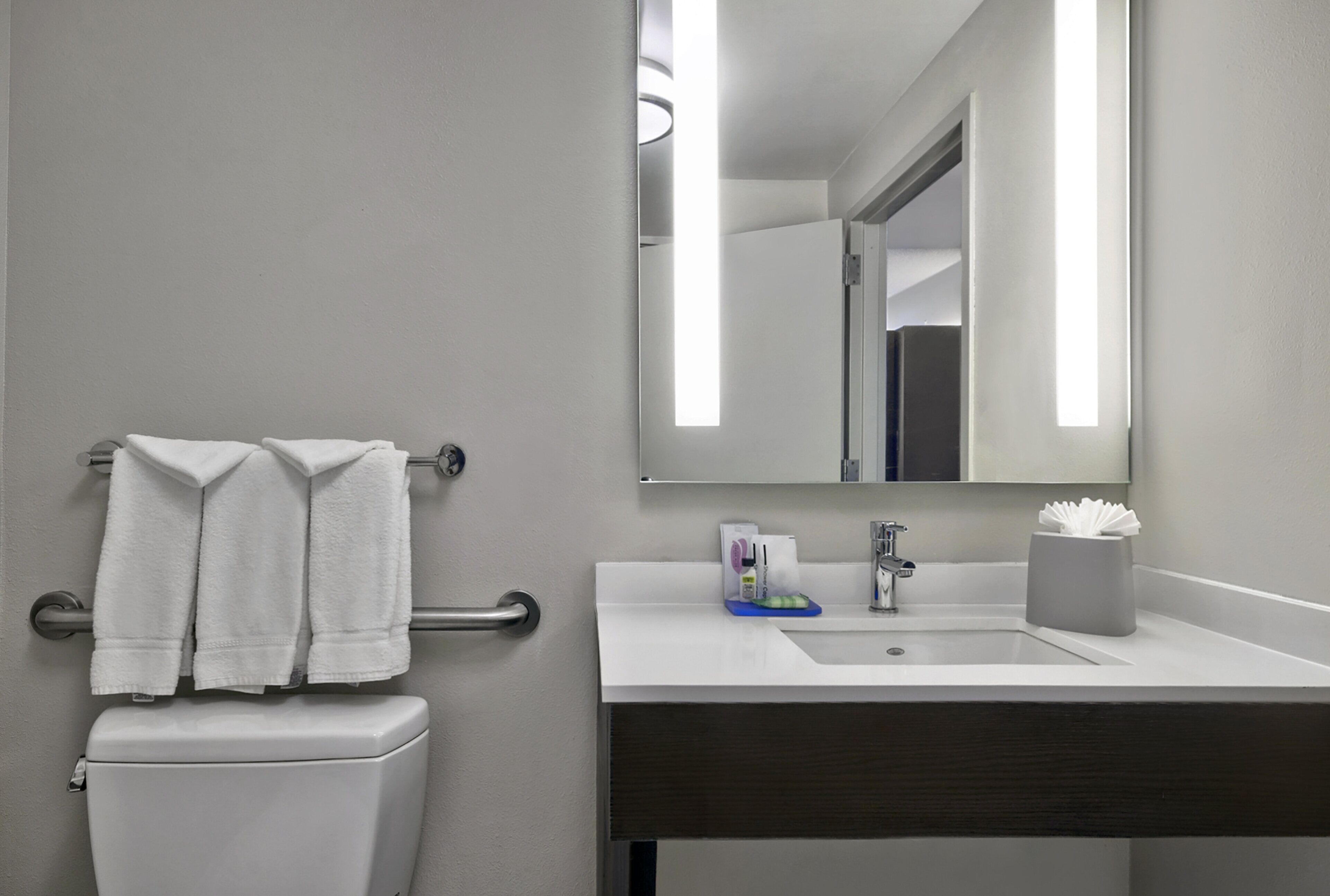Holiday Inn Express Hotel & Suites Kansas City - Grandview