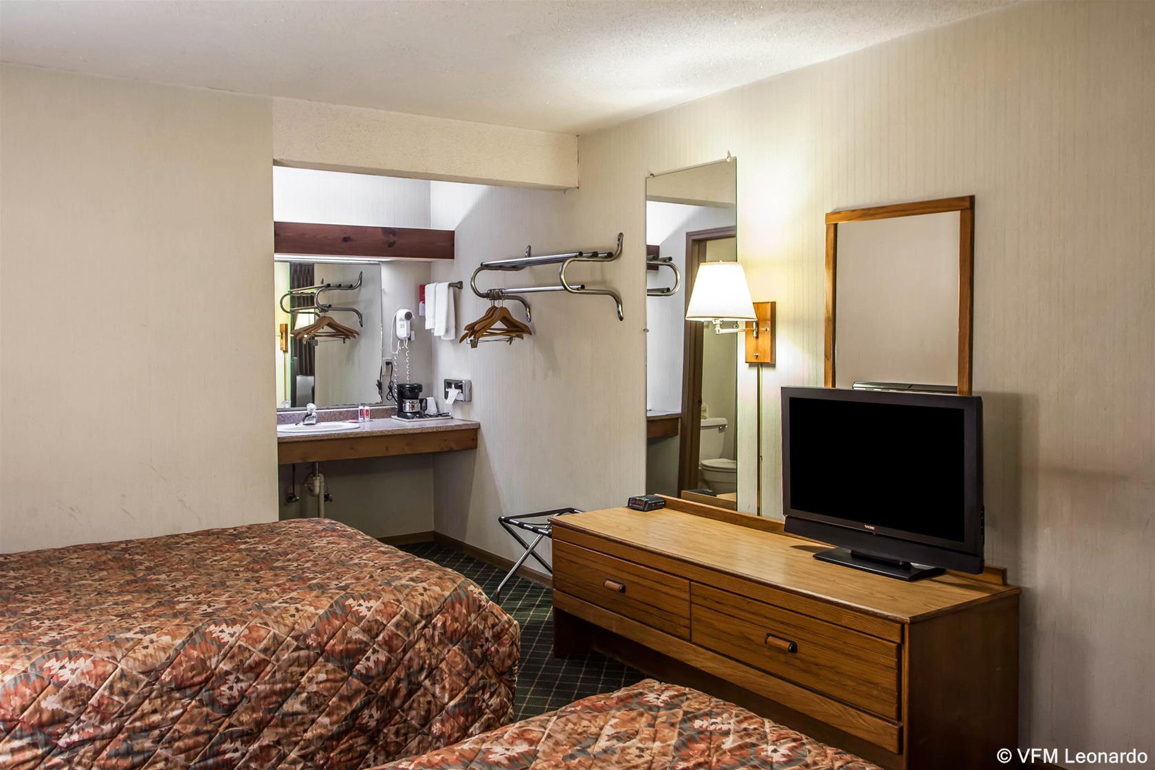 Economy Inn & Suites
