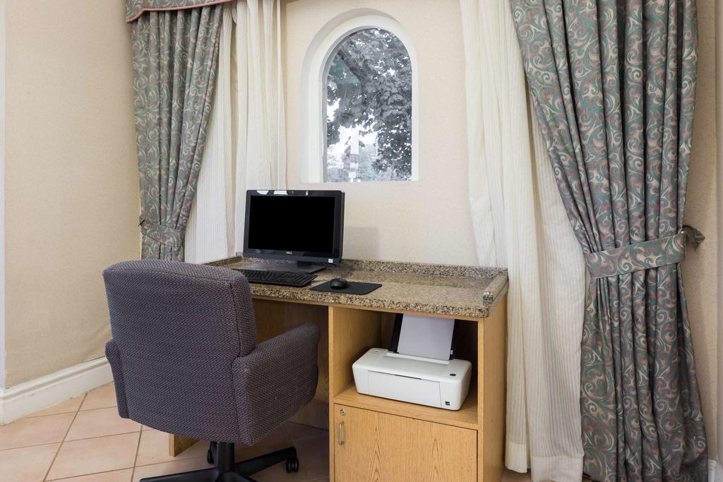 Motel 6 Hazelwood MO