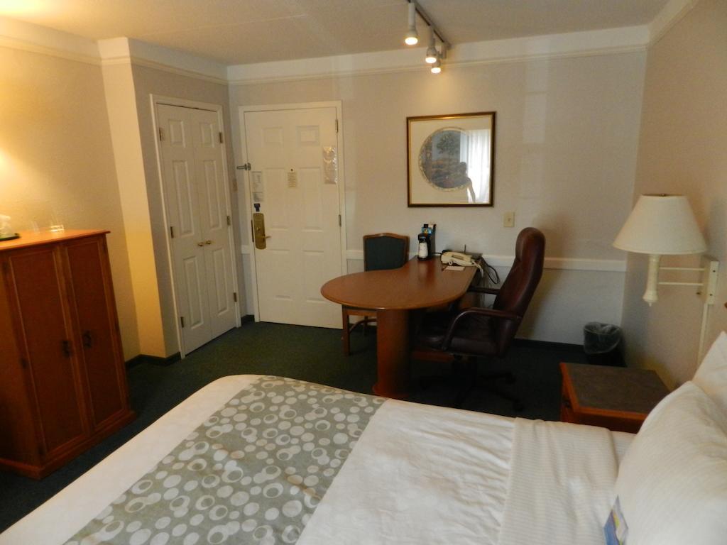 Motel 6 Hazelwood MO