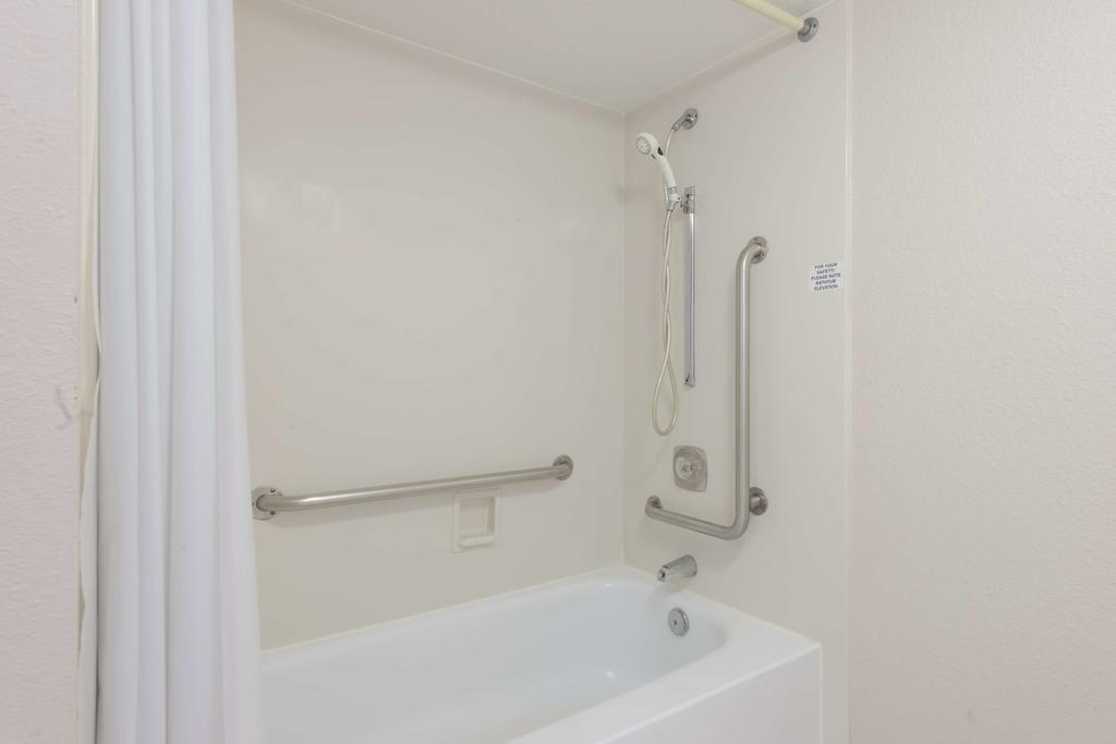 Motel 6 Hazelwood MO