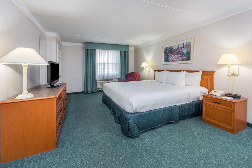 Motel 6 Hazelwood MO