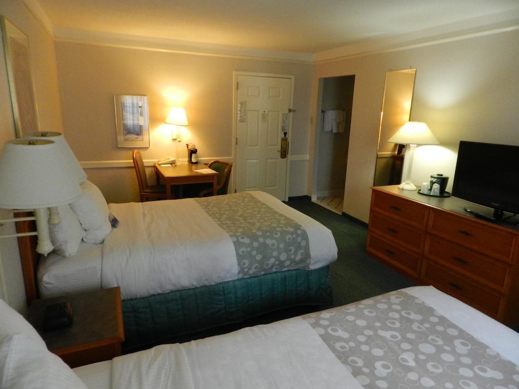 Motel 6 Hazelwood MO