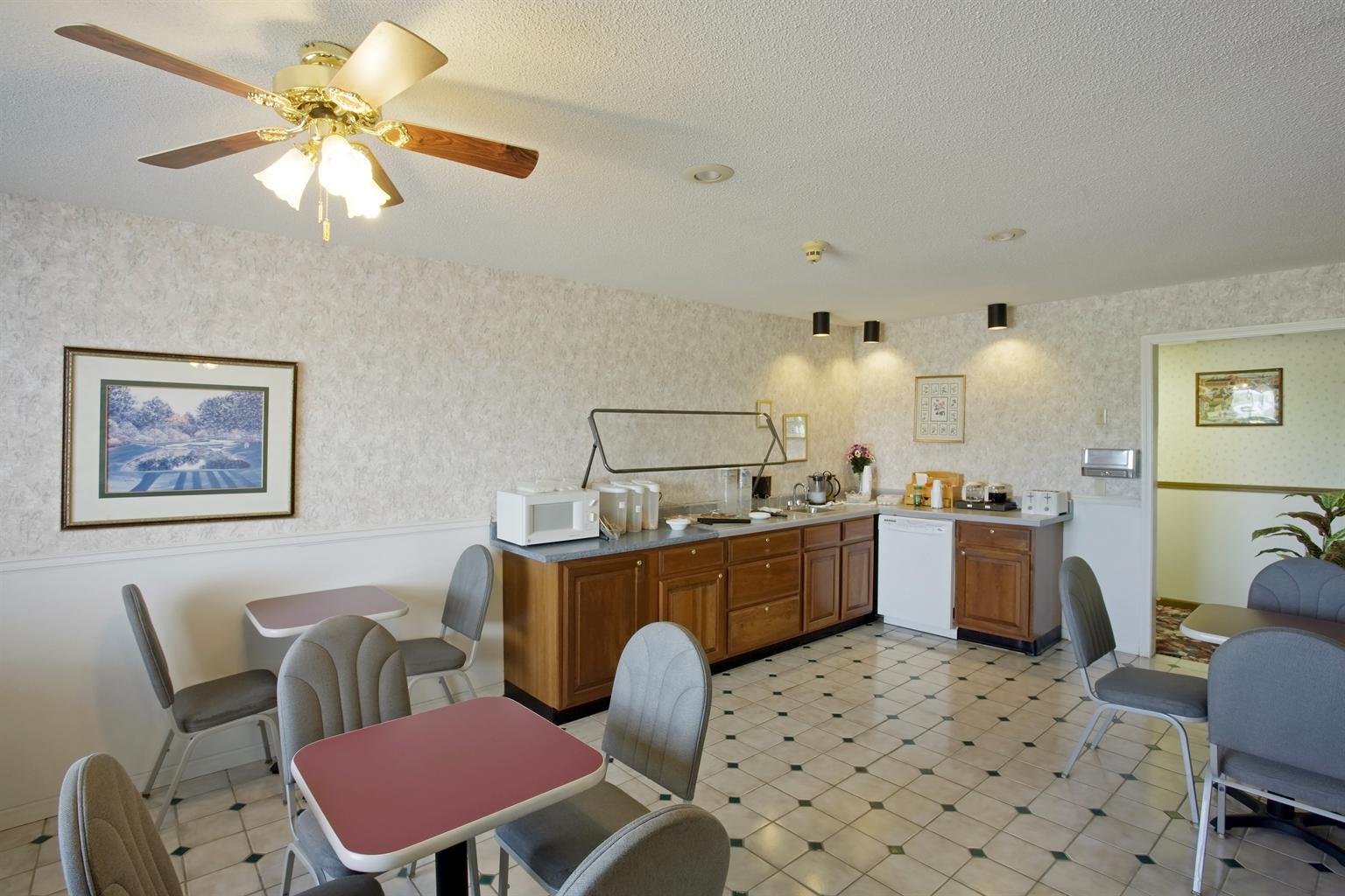 Americas Best Value Inn - Holts Summit/Jefferson City