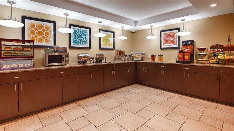 Clarion Pointe Independence - Kansas City