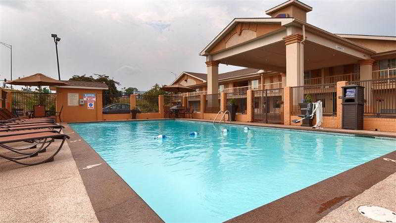 Clarion Pointe Independence - Kansas City