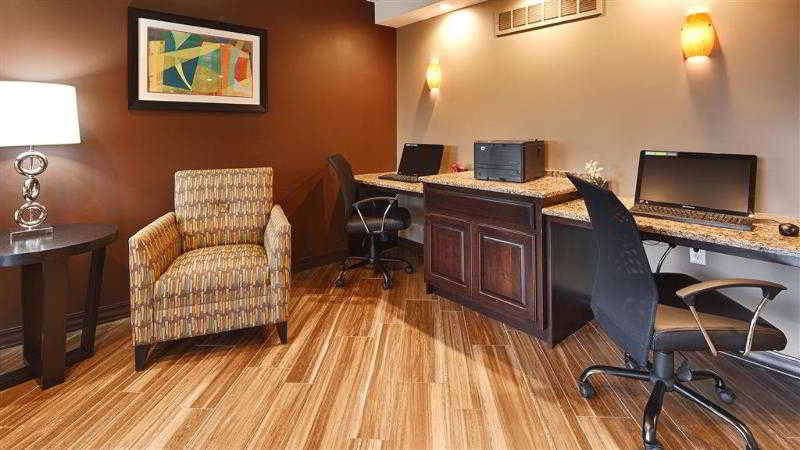 Clarion Pointe Independence - Kansas City