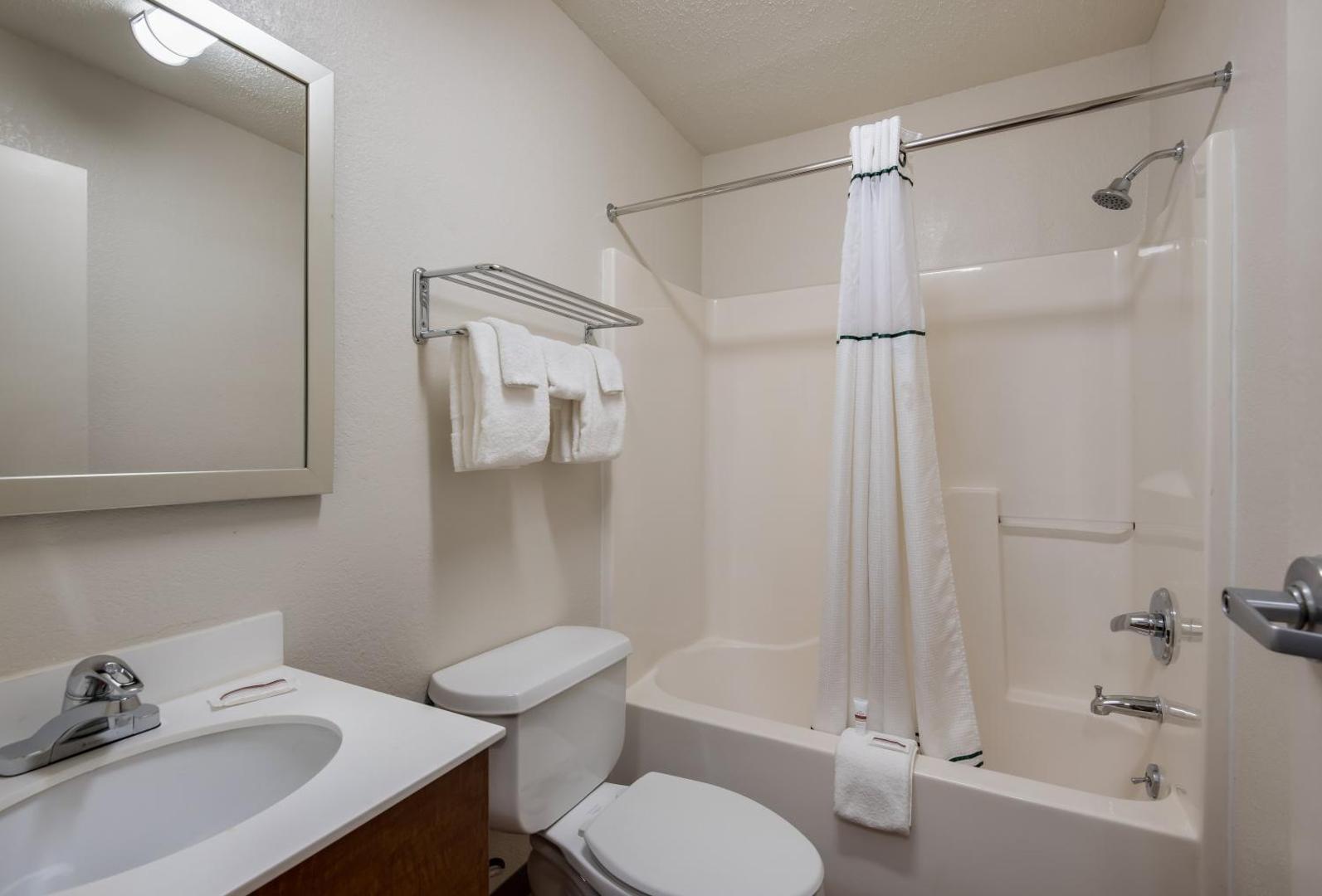 Birch Hill Suites Kansas City - Independence