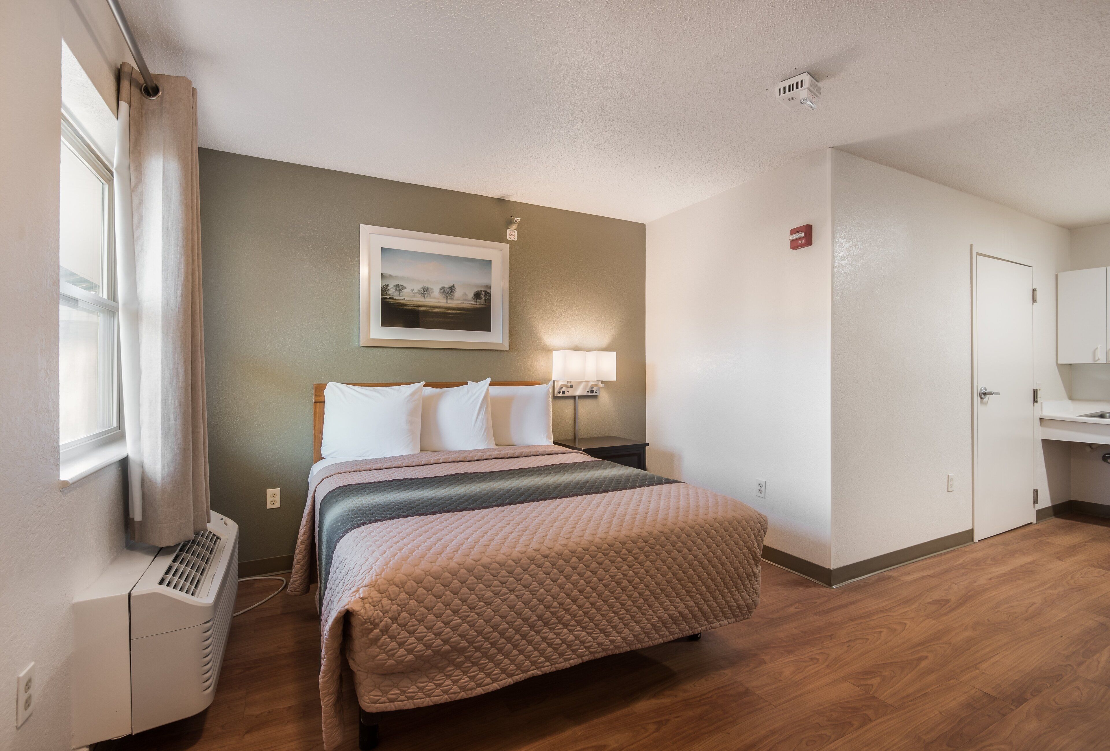 Birch Hill Suites Kansas City - Independence